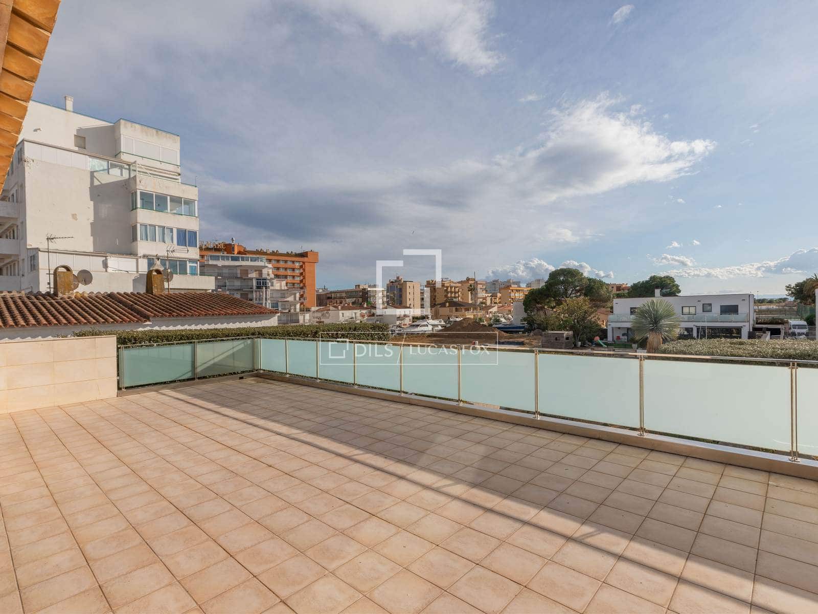 5 bedroom Villa for sale in Roses with pool garage - € 1,900,000 (Ref: 6663678)