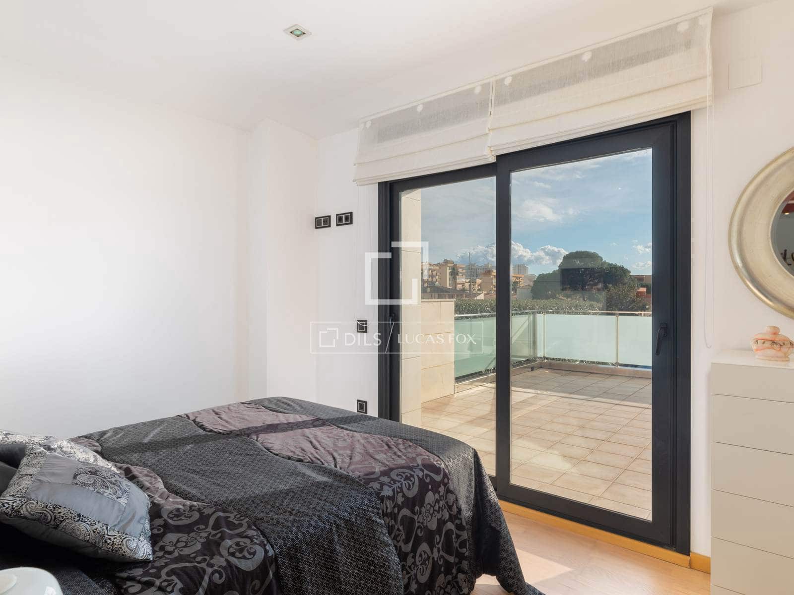5 bedroom Villa for sale in Roses with pool garage - € 1,900,000 (Ref: 6663678)