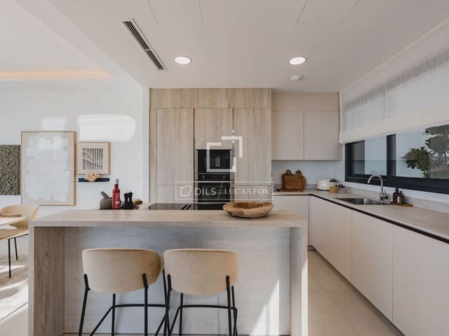 4 bedroom Villa for sale in Marbella with pool garage - € 1,890,000 (Ref: 6750765)