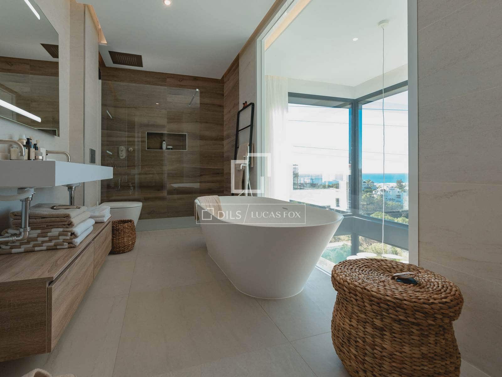 4 bedroom Villa for sale in Marbella with pool garage - € 1,890,000 (Ref: 6750765)