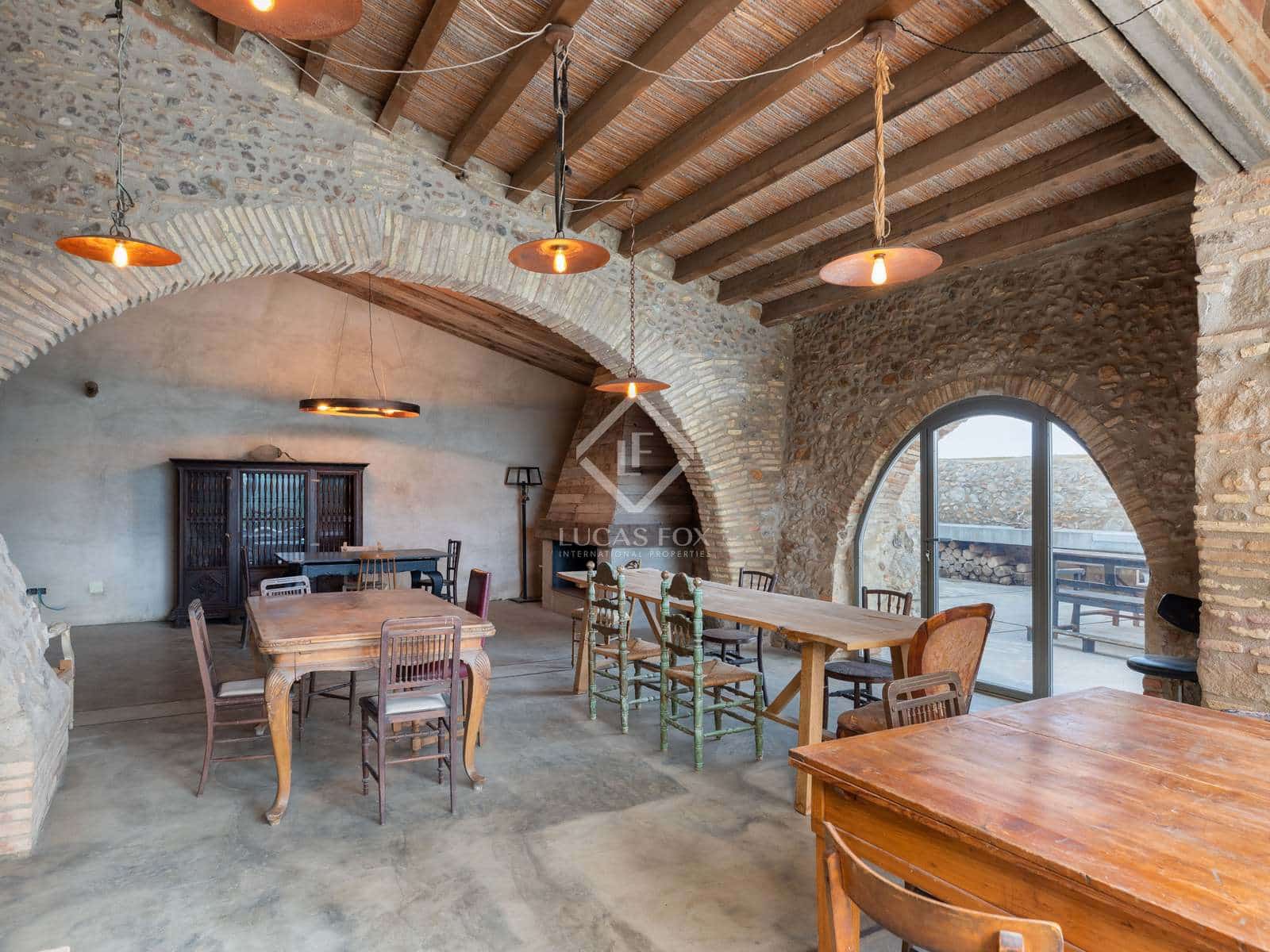 12 soveværelse Finca/Landehus til salg i Vilacolum med swimmingpool garage - € 2.350.000 (Ref: 6776532)