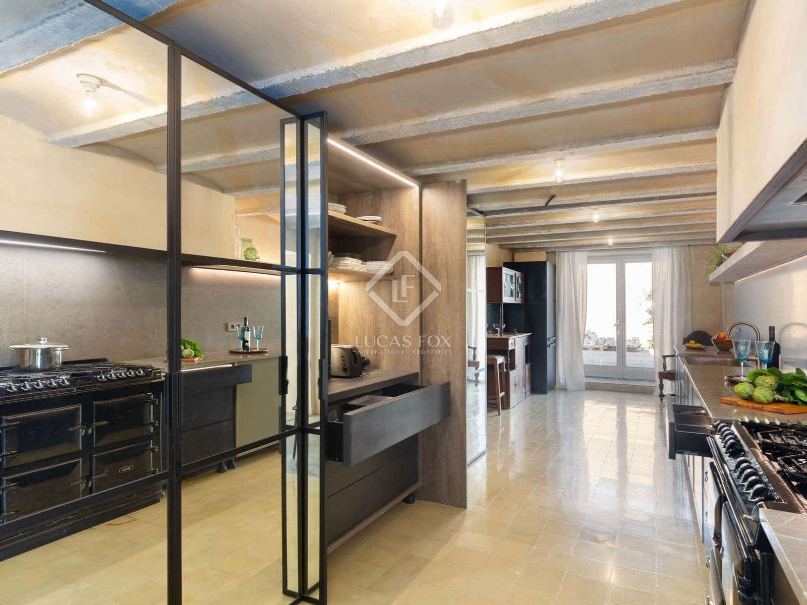 12 soveværelse Finca/Landehus til salg i Vilacolum med swimmingpool garage - € 2.350.000 (Ref: 6776532)