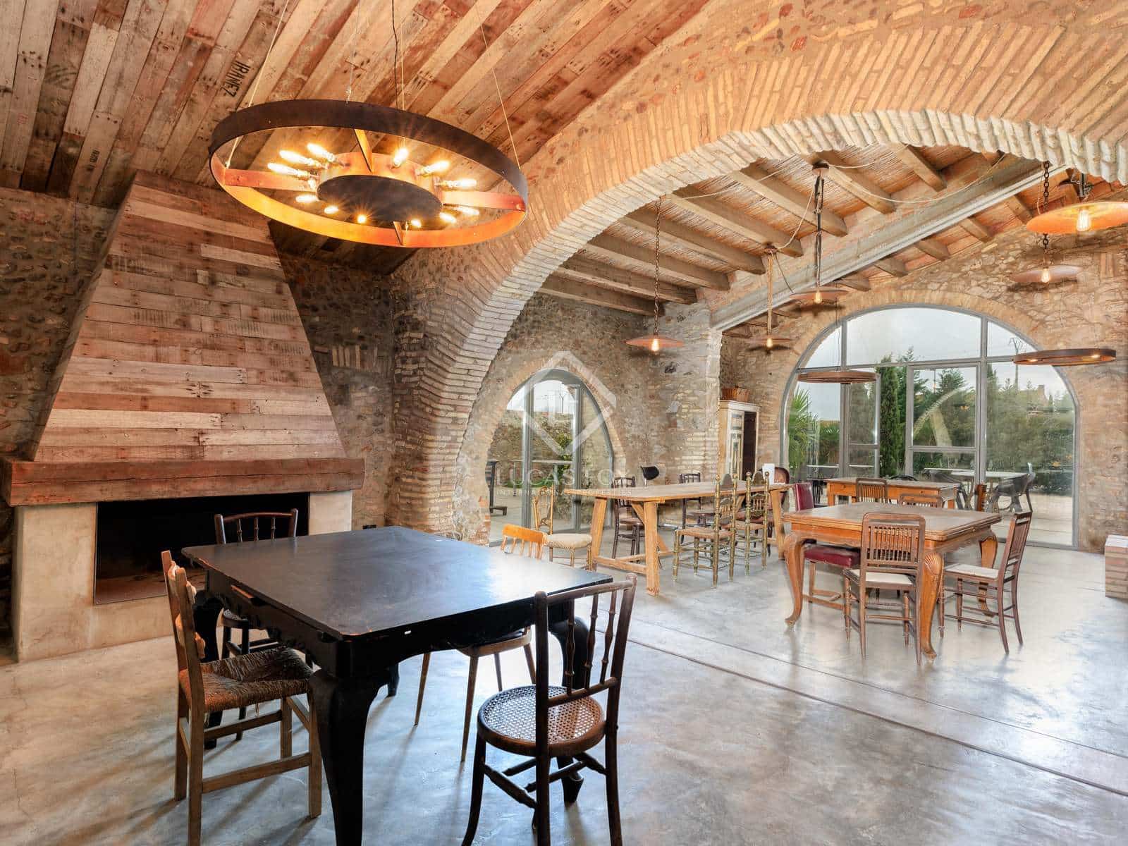 12 soveværelse Finca/Landehus til salg i Vilacolum med swimmingpool garage - € 2.350.000 (Ref: 6776532)