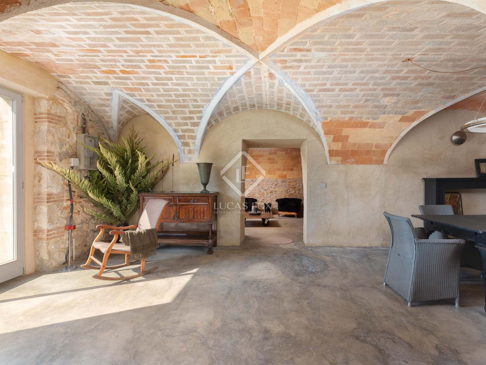 12 soveværelse Finca/Landehus til salg i Vilacolum med swimmingpool garage - € 2.350.000 (Ref: 6776532)