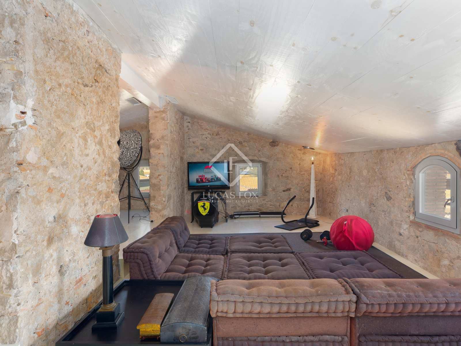 12 soveværelse Finca/Landehus til salg i Vilacolum med swimmingpool garage - € 2.350.000 (Ref: 6776532)