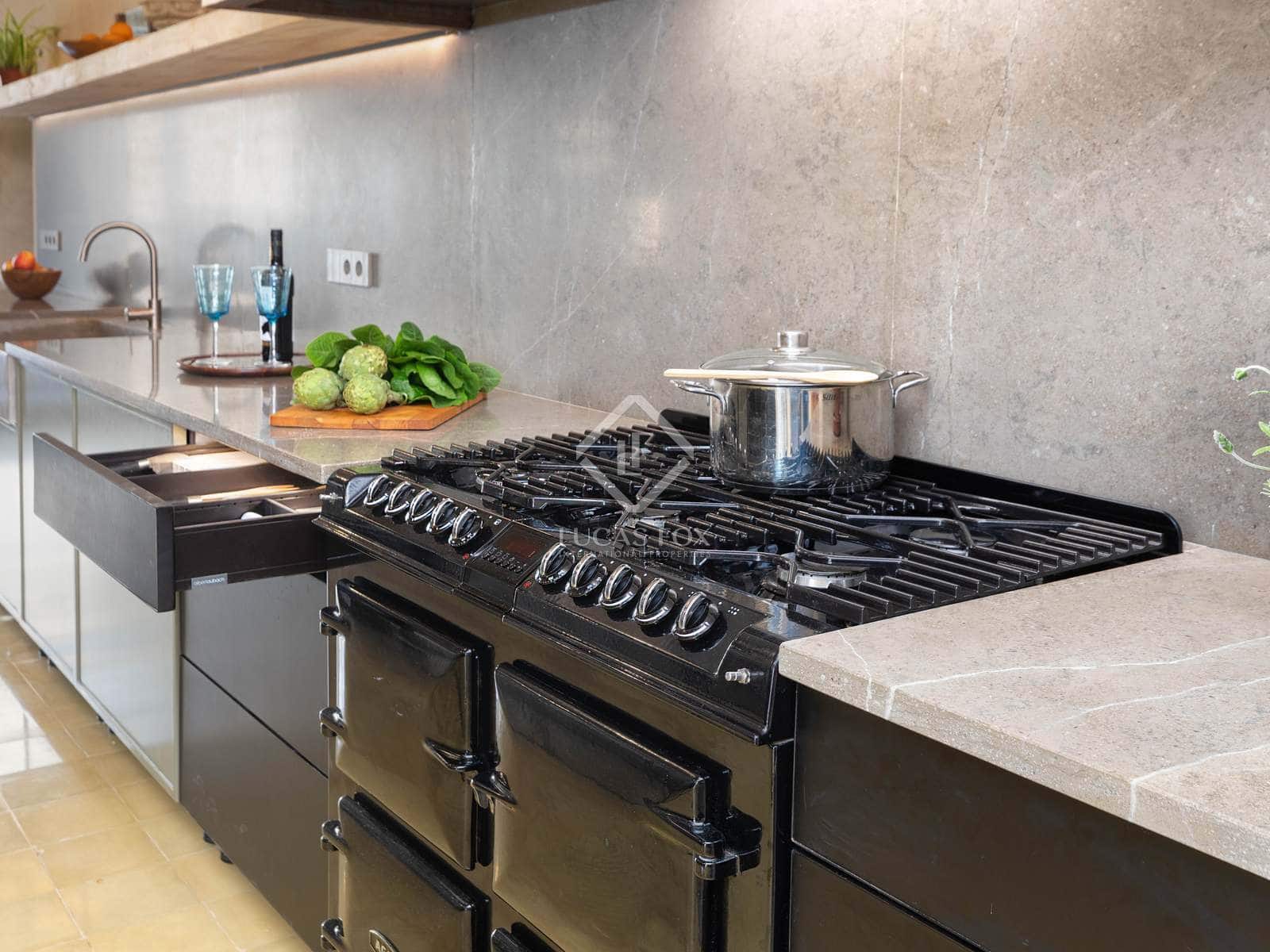 12 soveværelse Finca/Landehus til salg i Vilacolum med swimmingpool garage - € 2.350.000 (Ref: 6776532)