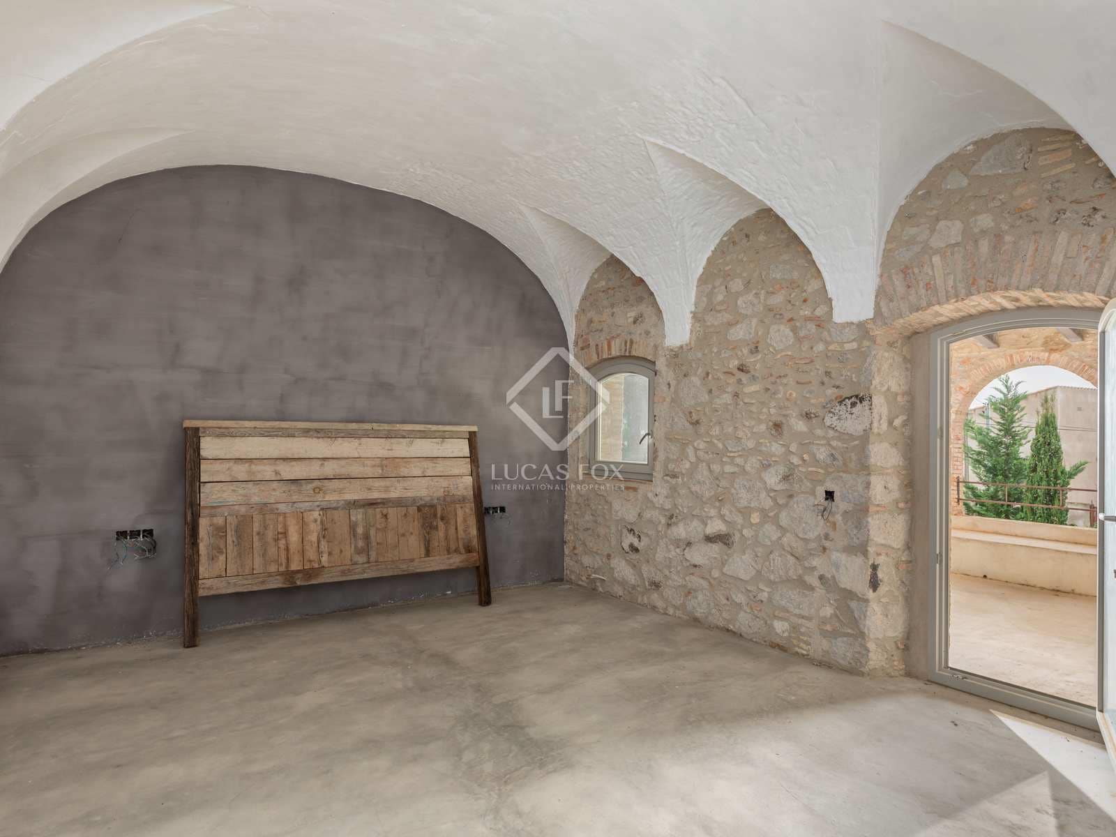 12 soveværelse Finca/Landehus til salg i Vilacolum med swimmingpool garage - € 2.350.000 (Ref: 6776532)