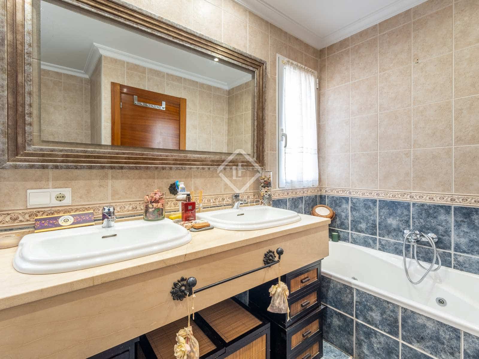 4 sypialnia Willa na sprzedaż w Miasto Alicante / Alacant z basenem garażem - 955 000 € (Ref: 6794038)