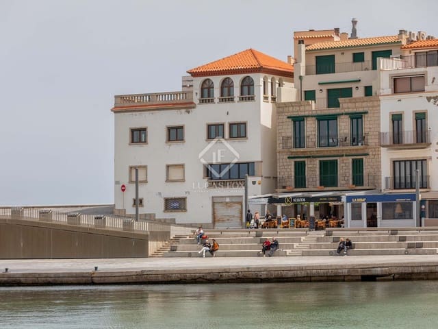 6 bedroom Villa for sale in L'Escala with garage - € 3,200,000 (Ref: 6819289)