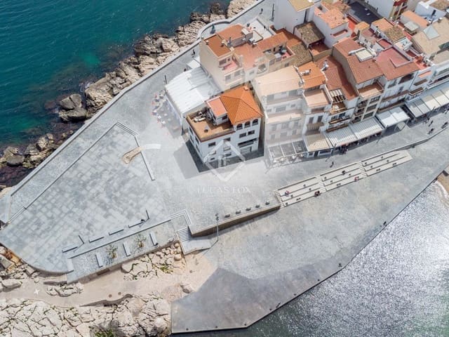 6 bedroom Villa for sale in L'Escala with garage - € 3,200,000 (Ref: 6819289)