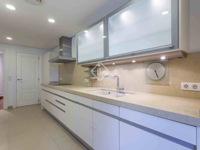 4 bedroom Apartment for sale in Valencia city with garage - € 1,350,000 (Ref: 6840431)