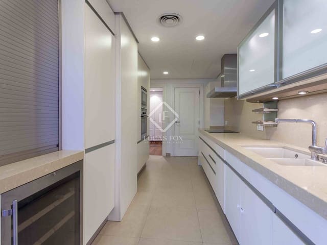 4 bedroom Apartment for sale in Valencia city with garage - € 1,350,000 (Ref: 6840431)