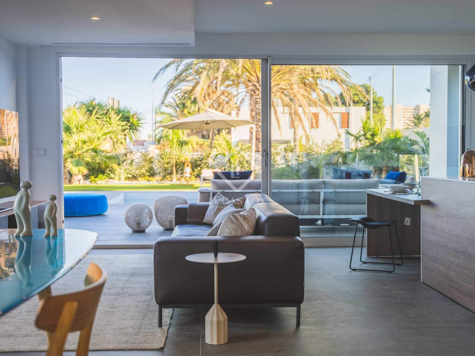 6 bedroom Villa for sale in El Campello with pool garage - € 1,790,000 (Ref: 6850873)