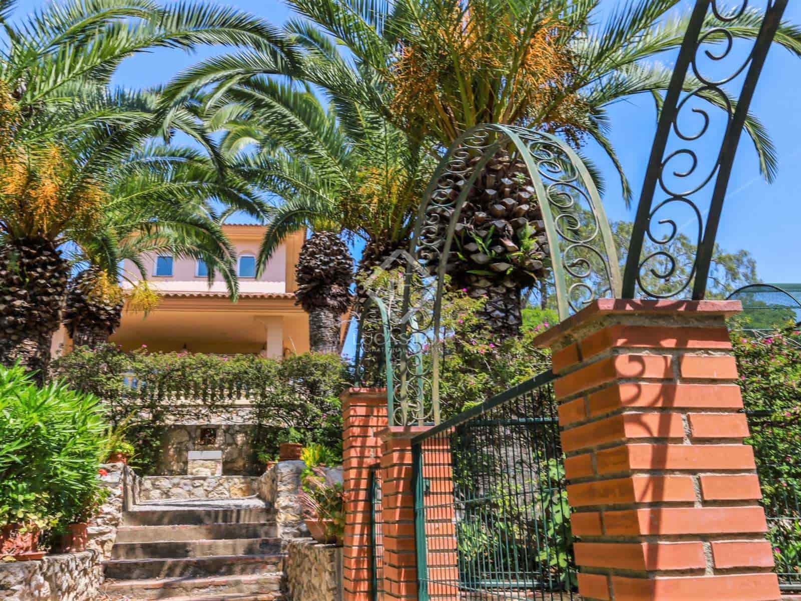 7 slaapkamer Villa te koop in Tarragona stad met zwembad garage - € 975.000 (Ref: 6884707)