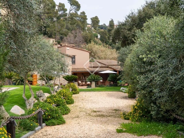 4 bedroom Villa for sale in Santa Susanna with pool garage - € 1,300,000 (Ref: 6956813)