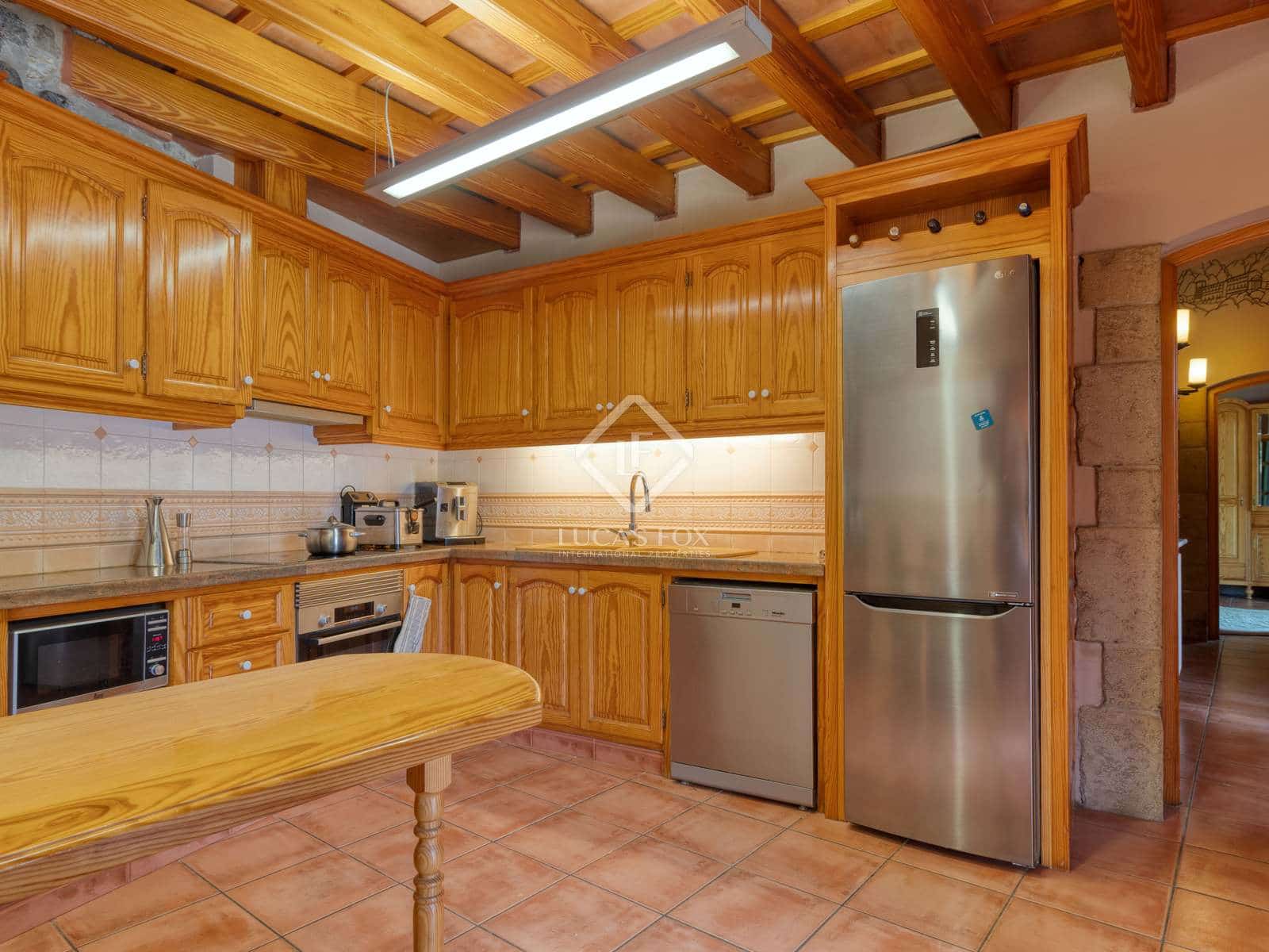 4 quarto Moradia para venda em Santa Susanna com piscina garagem - 1 300 000 € (Ref: 6956813)