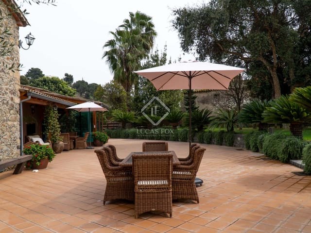 4 bedroom Villa for sale in Santa Susanna with pool garage - € 1,300,000 (Ref: 6956813)