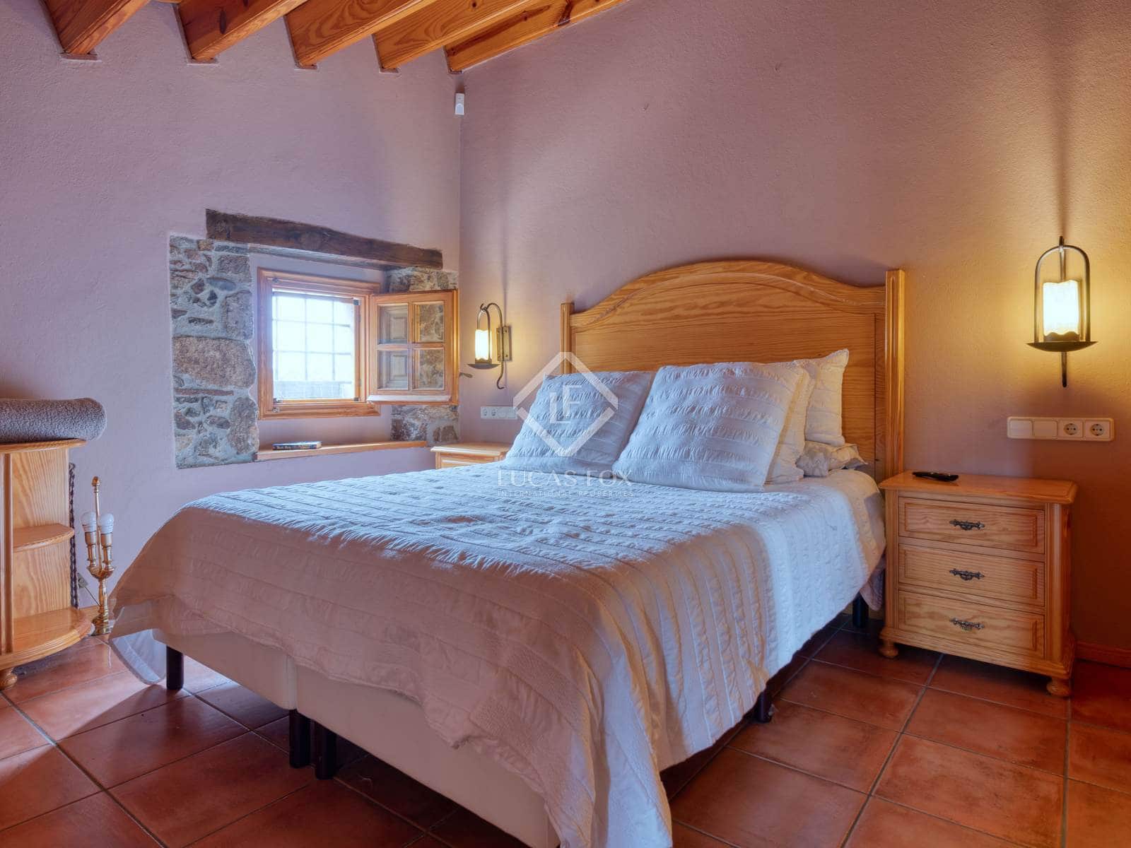 4 quarto Moradia para venda em Santa Susanna com piscina garagem - 1 300 000 € (Ref: 6956813)