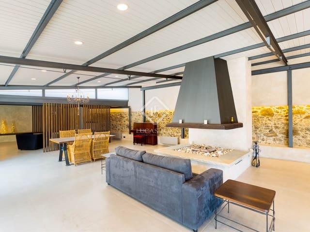 4 bedroom Villa for sale in Santa Susanna with pool garage - € 1,300,000 (Ref: 6956813)