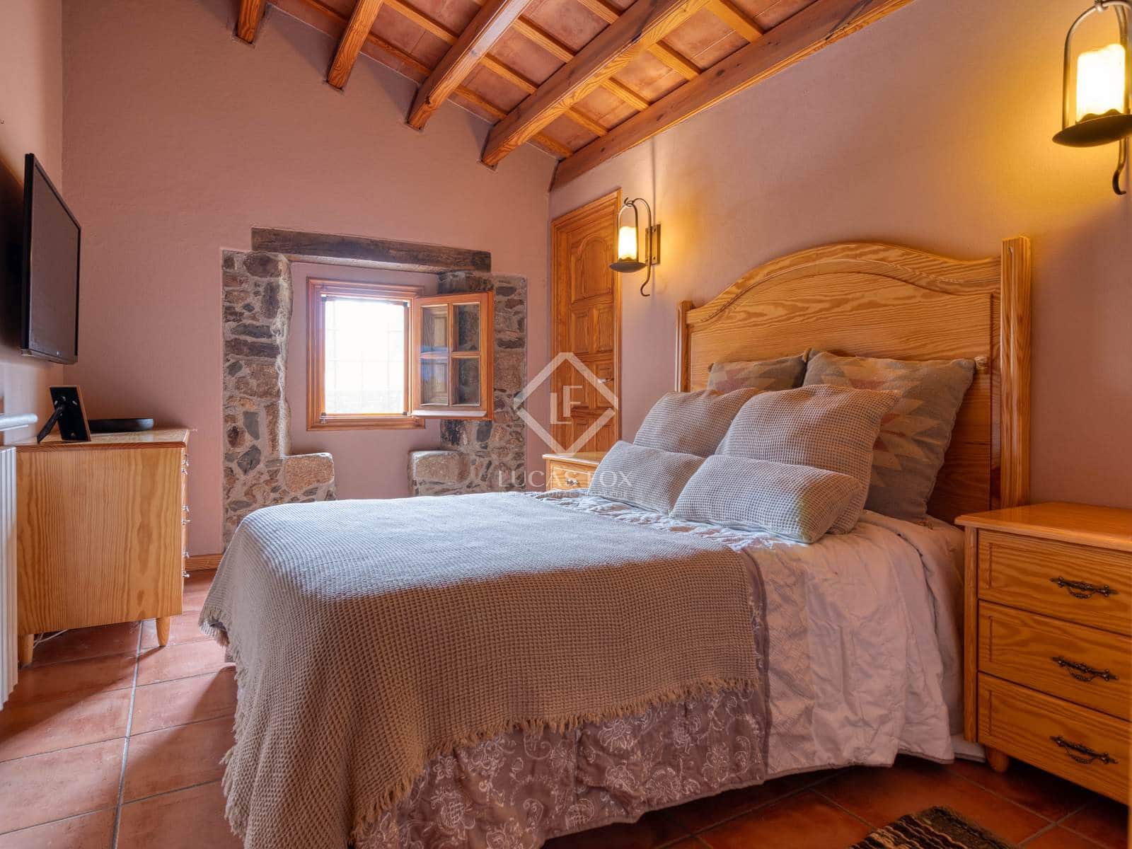 4 quarto Moradia para venda em Santa Susanna com piscina garagem - 1 300 000 € (Ref: 6956813)