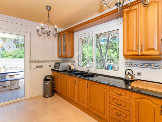 5 bedroom Villa for sale in Olivella with pool garage - € 599,000 (Ref: 6968997)