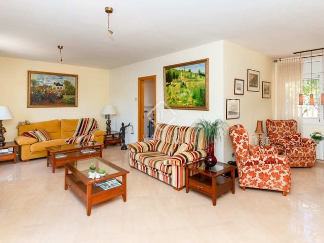 5 bedroom Villa for sale in Olivella with pool garage - € 599,000 (Ref: 6968997)