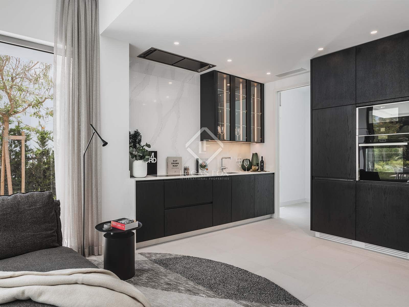 4 bedroom Villa for sale in Estepona with pool garage - € 2,495,000 (Ref: 6982614)