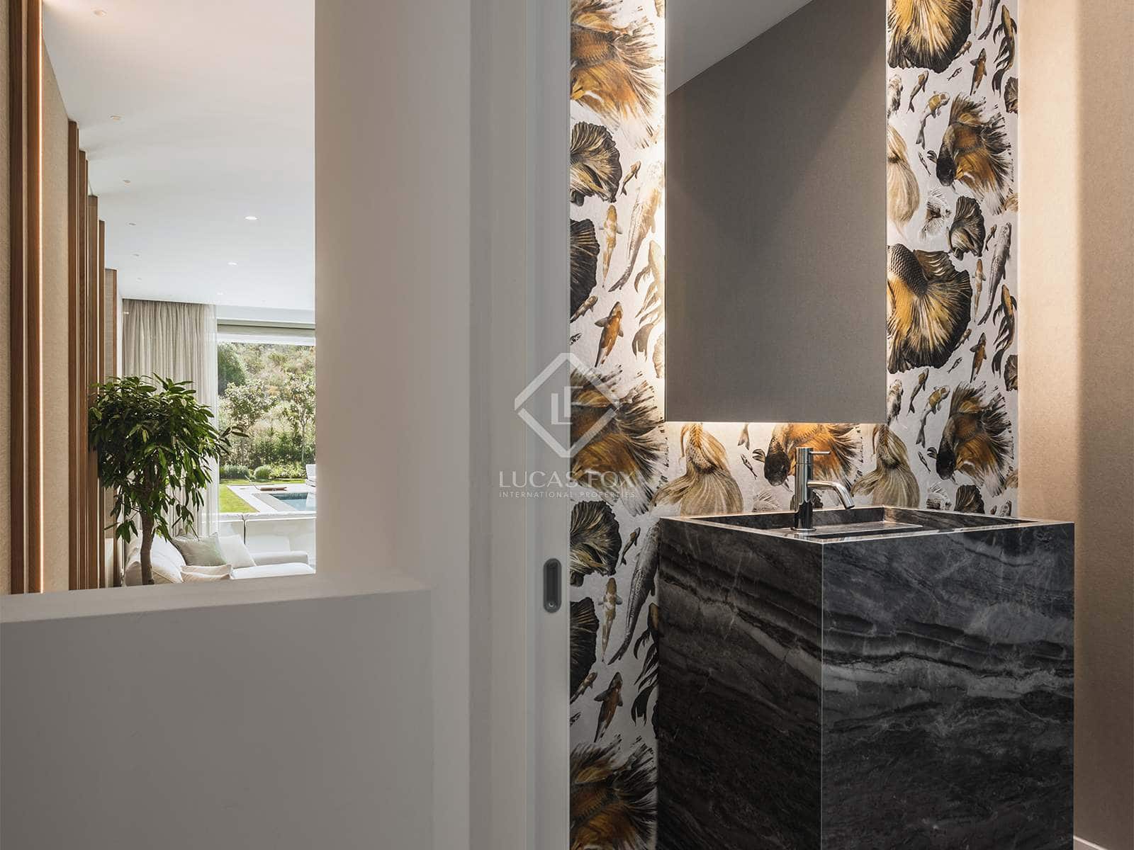 4 bedroom Villa for sale in Estepona with pool garage - € 2,495,000 (Ref: 6982614)