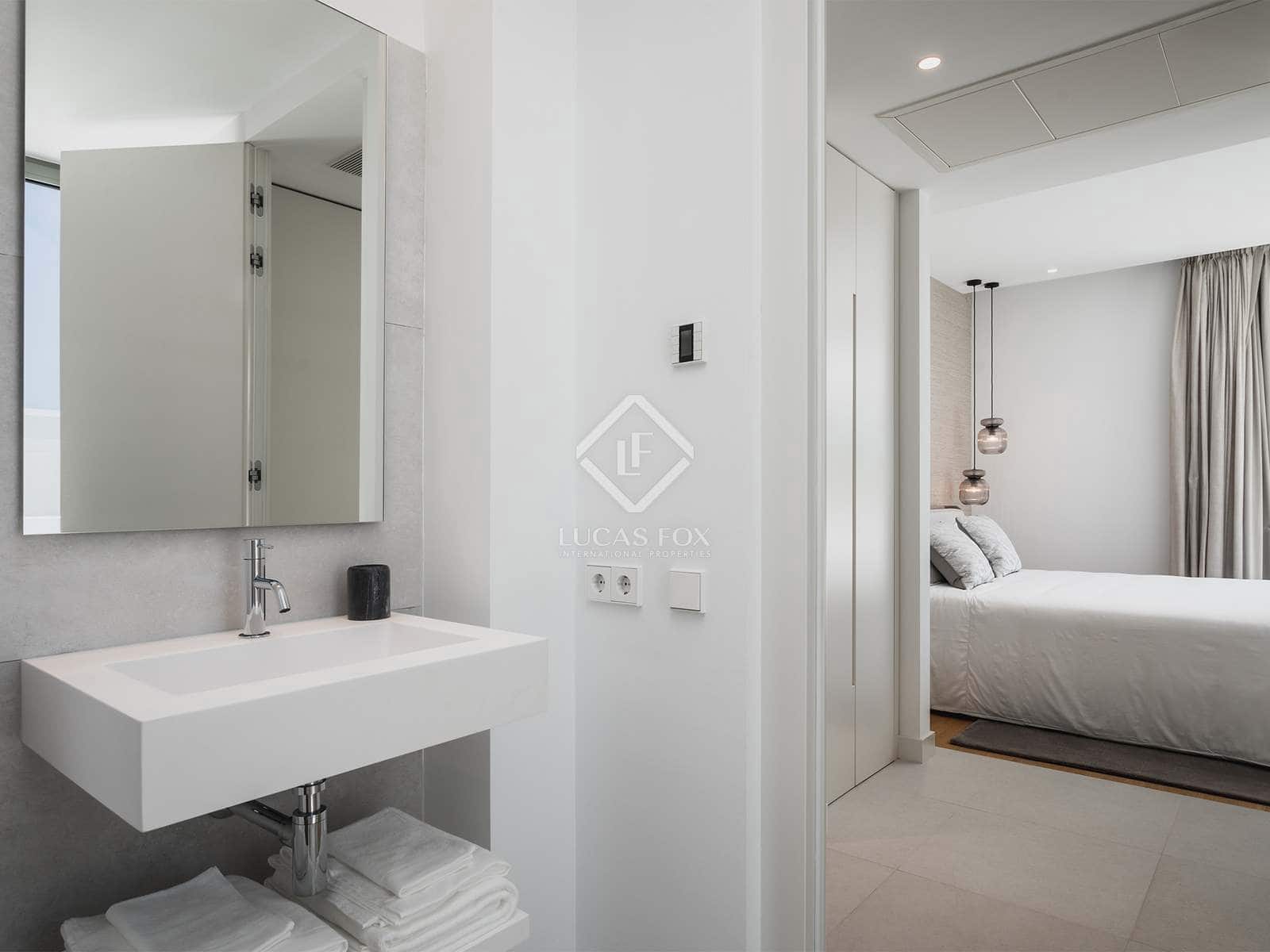 4 bedroom Villa for sale in Estepona with pool garage - € 2,495,000 (Ref: 6982614)