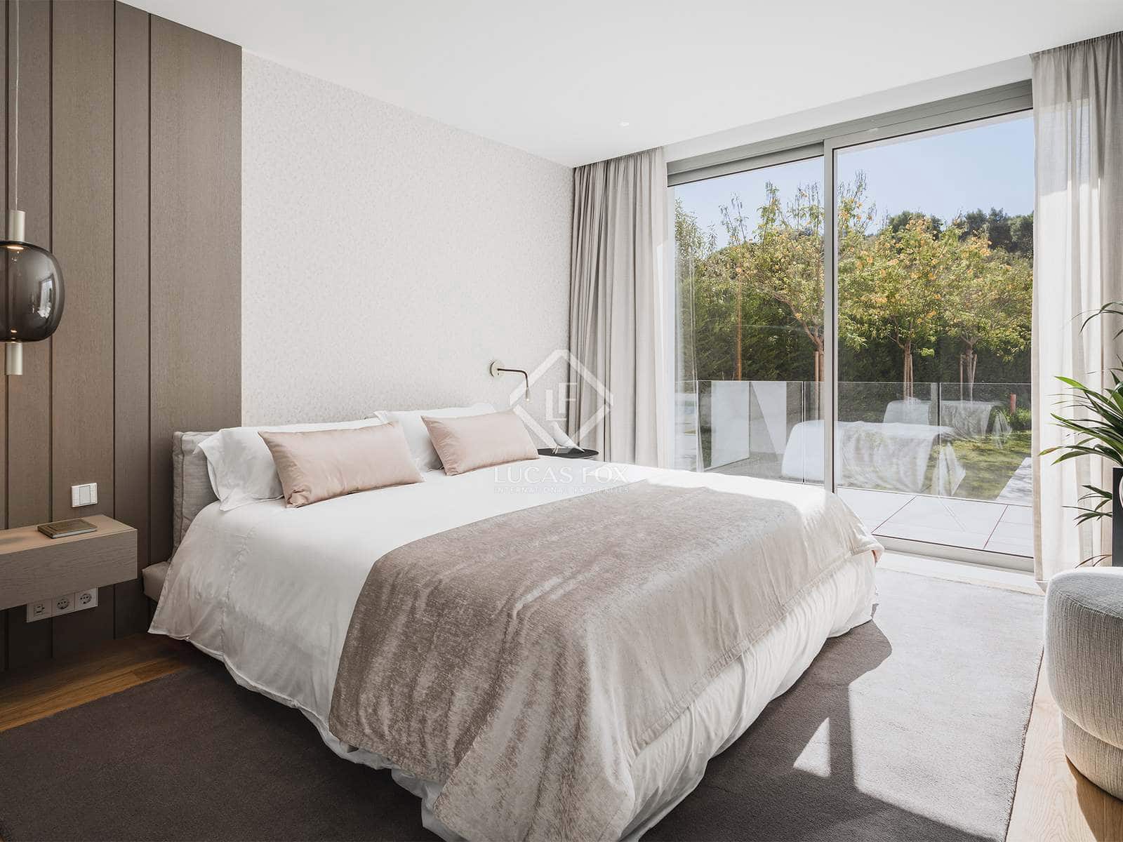 4 bedroom Villa for sale in Estepona with pool garage - € 2,495,000 (Ref: 6982614)