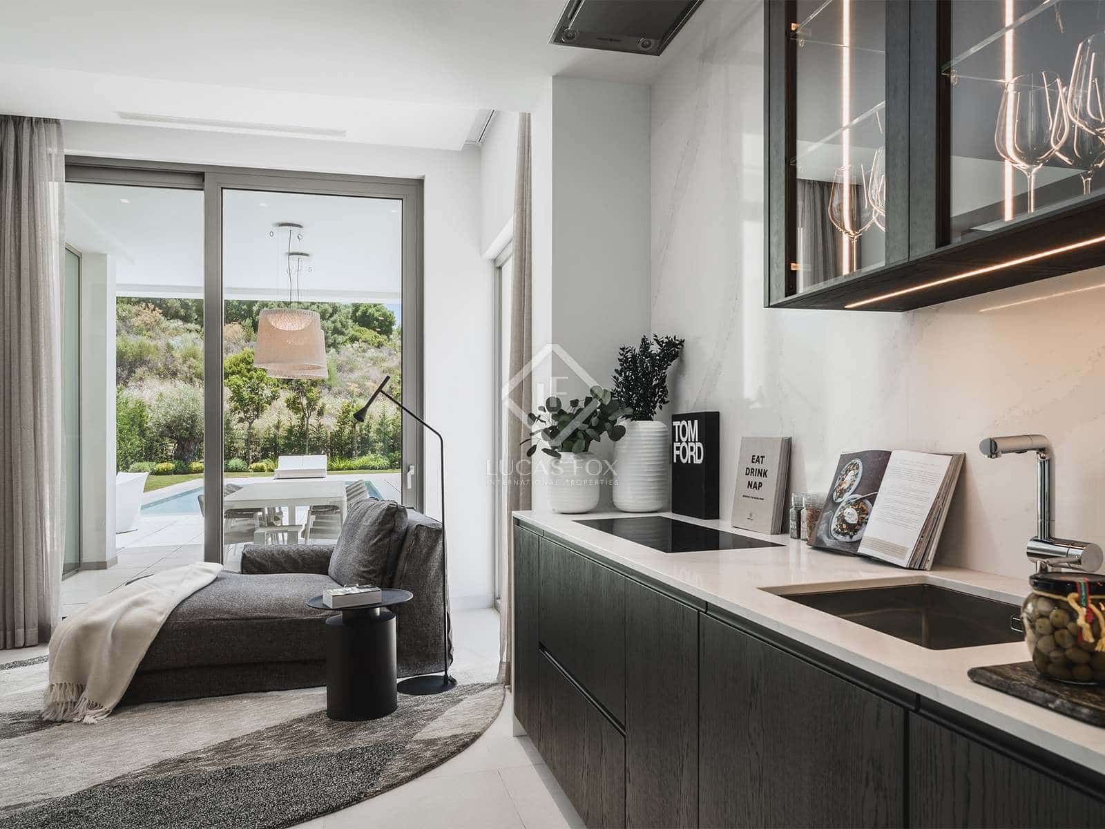 4 bedroom Villa for sale in Estepona with pool garage - € 2,495,000 (Ref: 6982614)