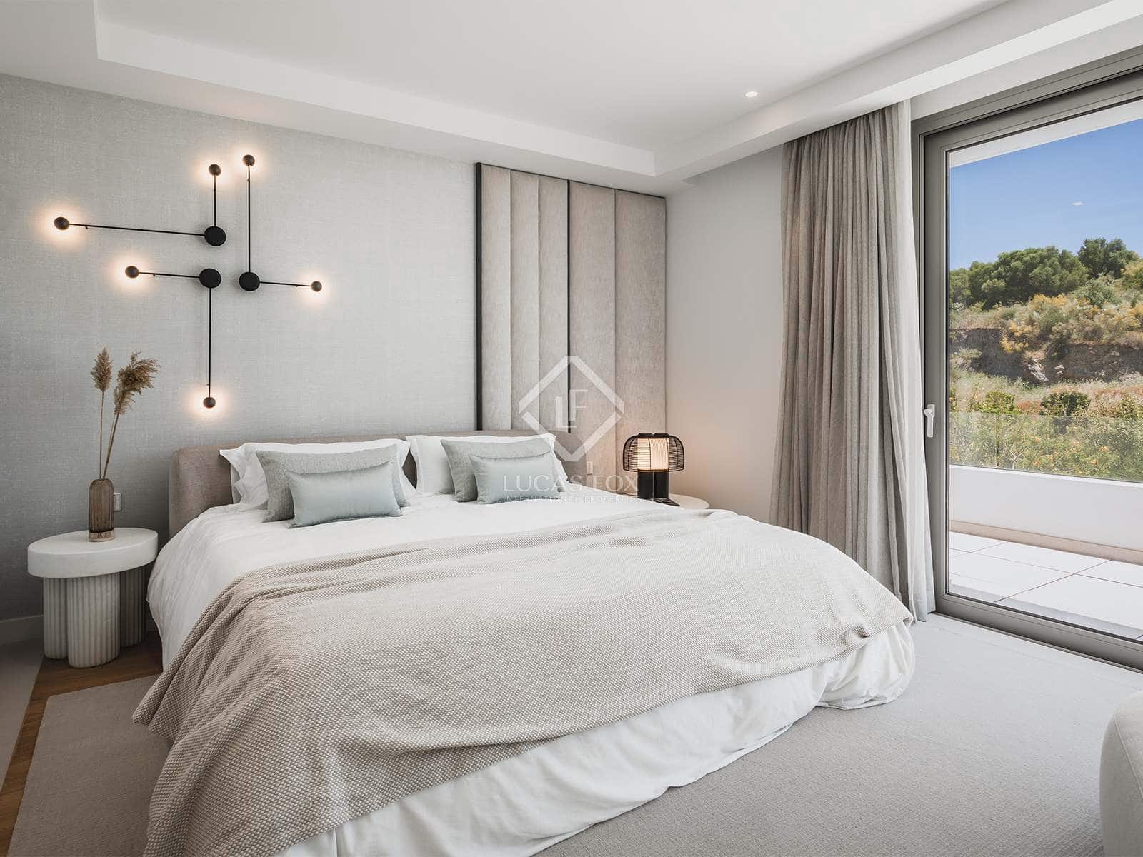 4 bedroom Villa for sale in Estepona with pool garage - € 2,495,000 (Ref: 6982614)