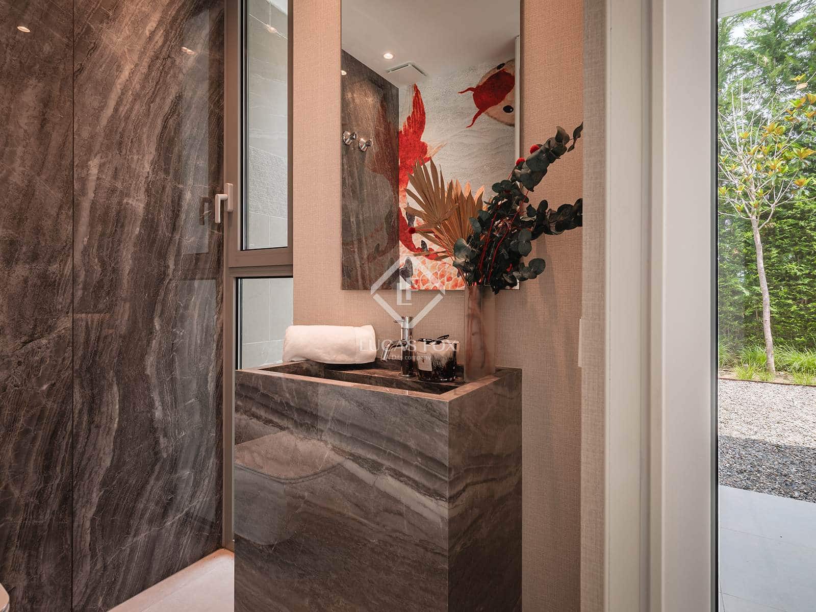 4 bedroom Villa for sale in Estepona with pool garage - € 2,495,000 (Ref: 6982614)