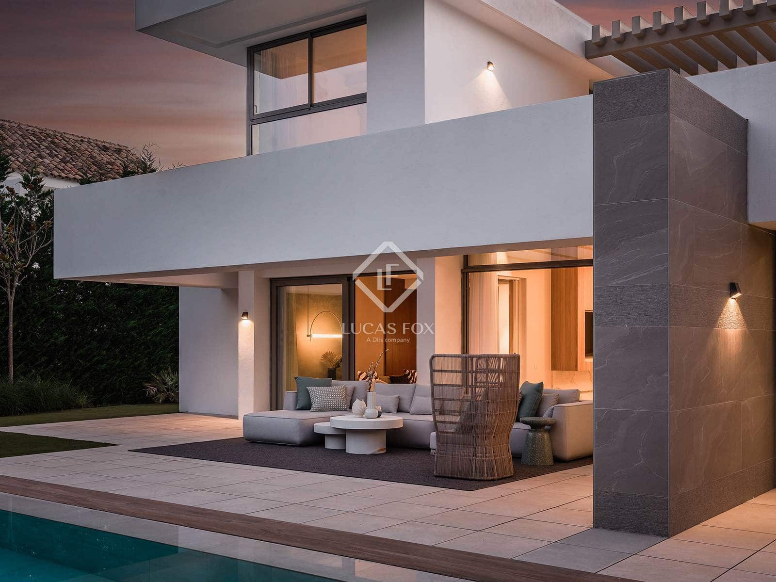 4 bedroom Villa for sale in Estepona with pool garage - € 2,495,000 (Ref: 6982614)