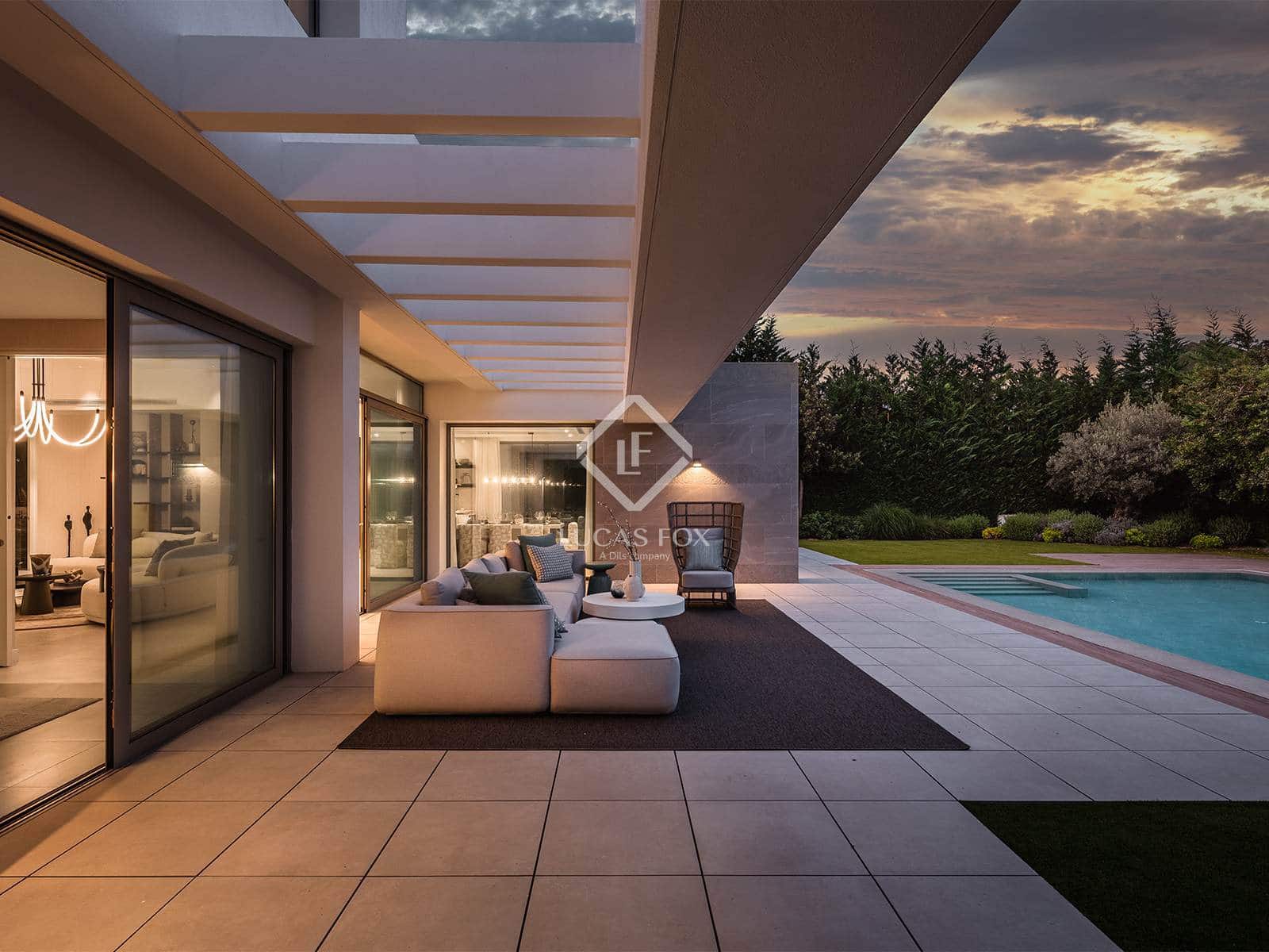 4 bedroom Villa for sale in Estepona with pool garage - € 2,495,000 (Ref: 6982614)