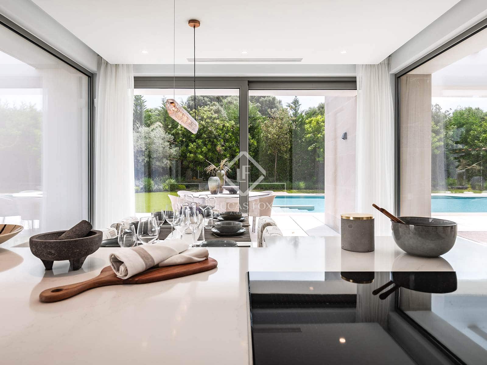 4 bedroom Villa for sale in Estepona with pool garage - € 2,495,000 (Ref: 6982614)