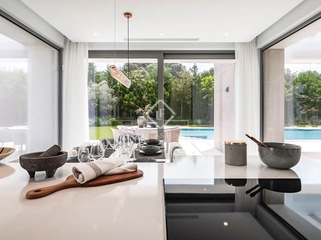 4 slaapkamer Villa te koop in Estepona met zwembad garage - € 2.495.000 (Ref: 6982614)