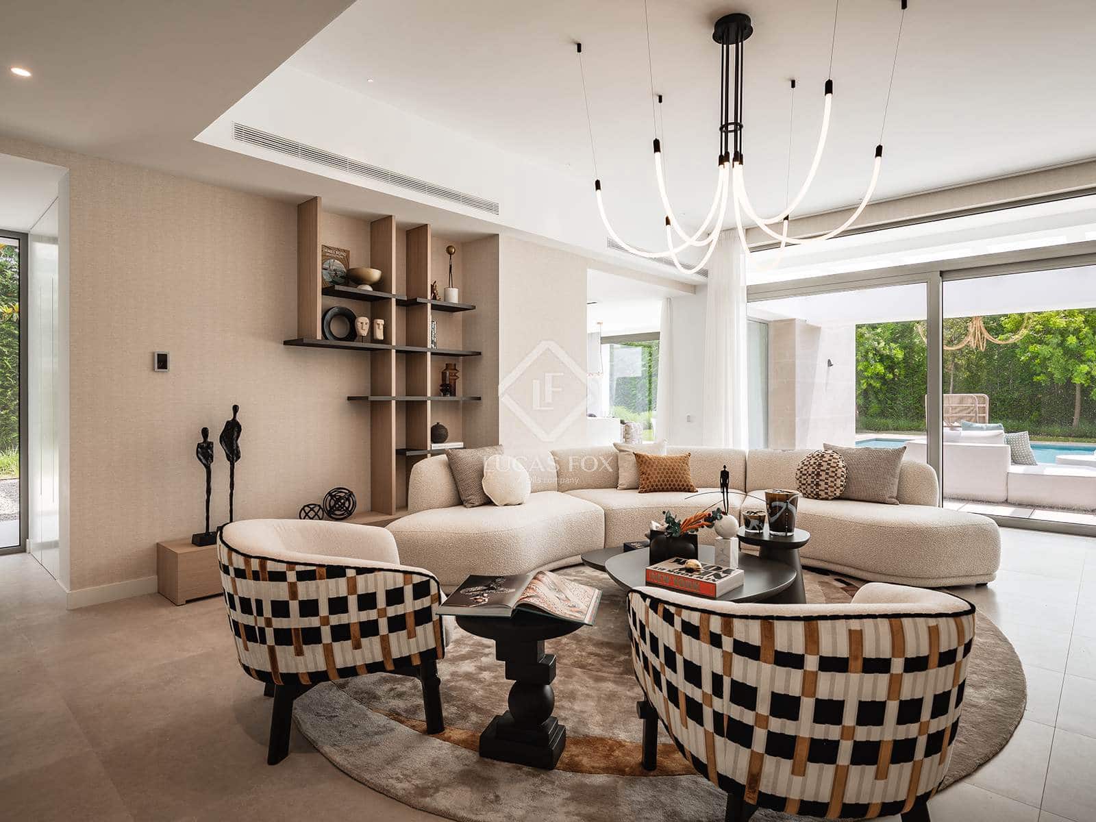 4 bedroom Villa for sale in Estepona with pool garage - € 2,495,000 (Ref: 6982614)