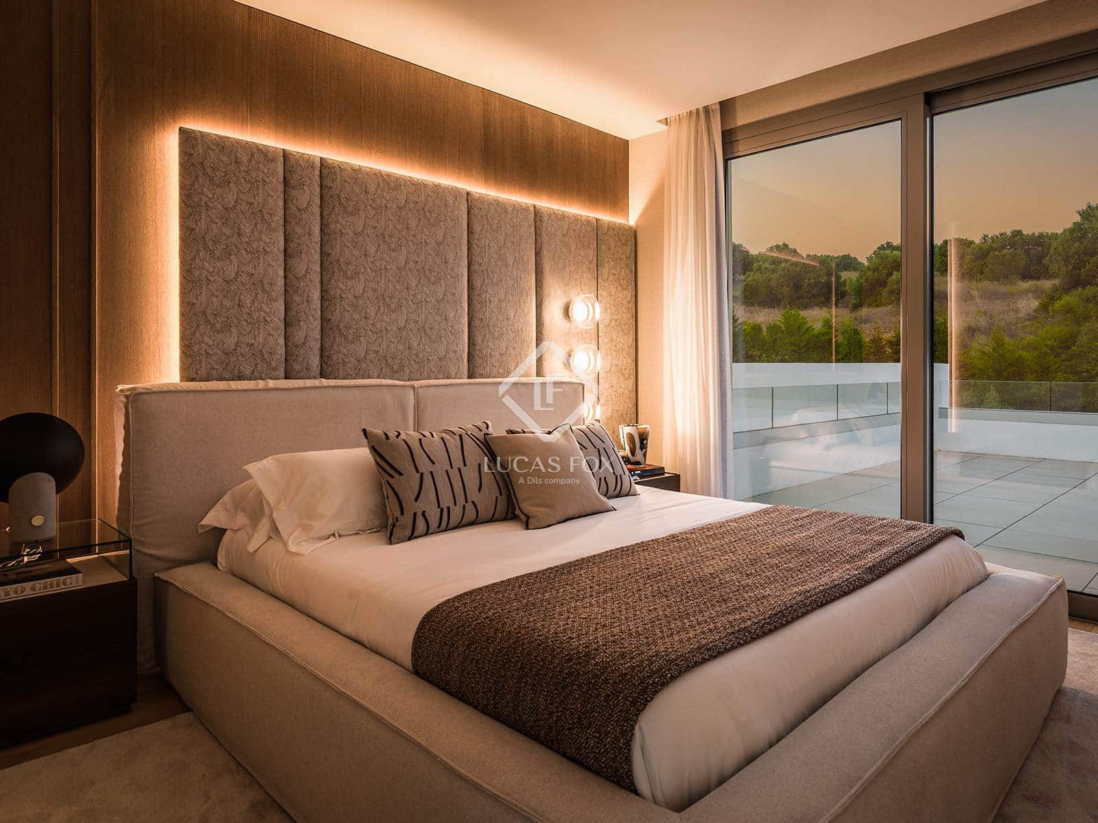 4 bedroom Villa for sale in Estepona with pool garage - € 2,495,000 (Ref: 6982614)