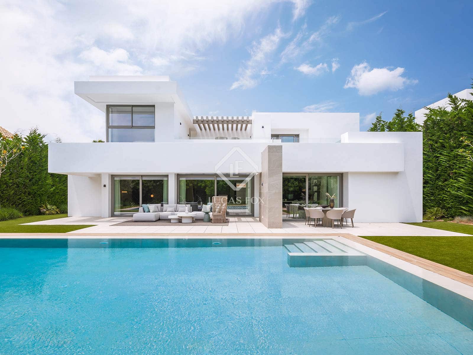 4 bedroom Villa for sale in Estepona with pool garage - € 2,495,000 (Ref: 6982614)