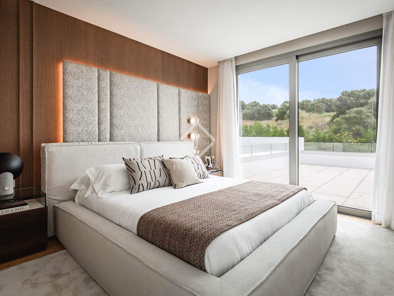 4 bedroom Villa for sale in Estepona with pool garage - € 2,495,000 (Ref: 6982614)