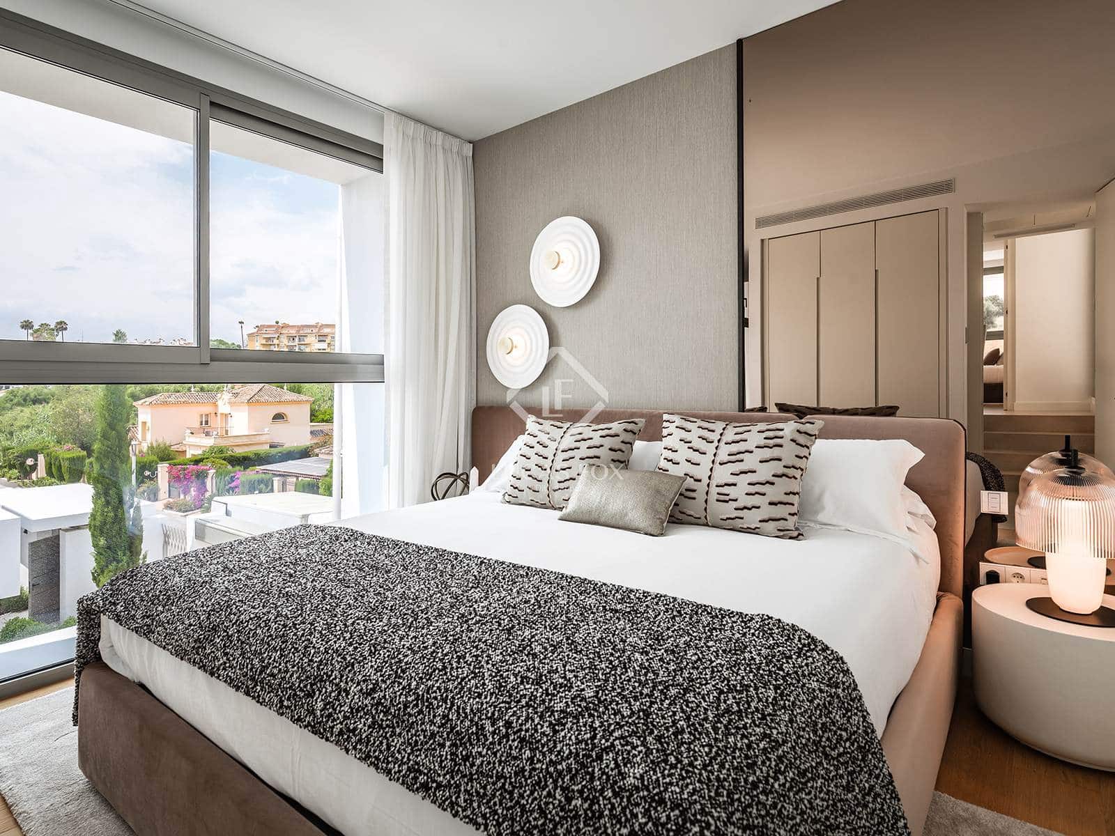 4 bedroom Villa for sale in Estepona with pool garage - € 2,495,000 (Ref: 6982614)