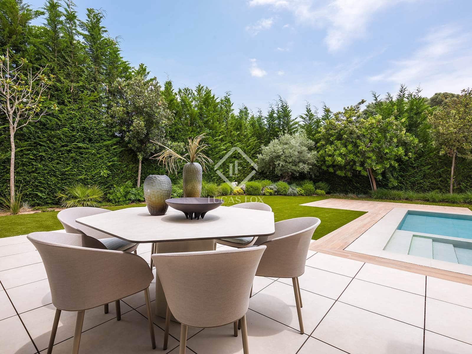 4 bedroom Villa for sale in Estepona with pool garage - € 2,495,000 (Ref: 6982614)