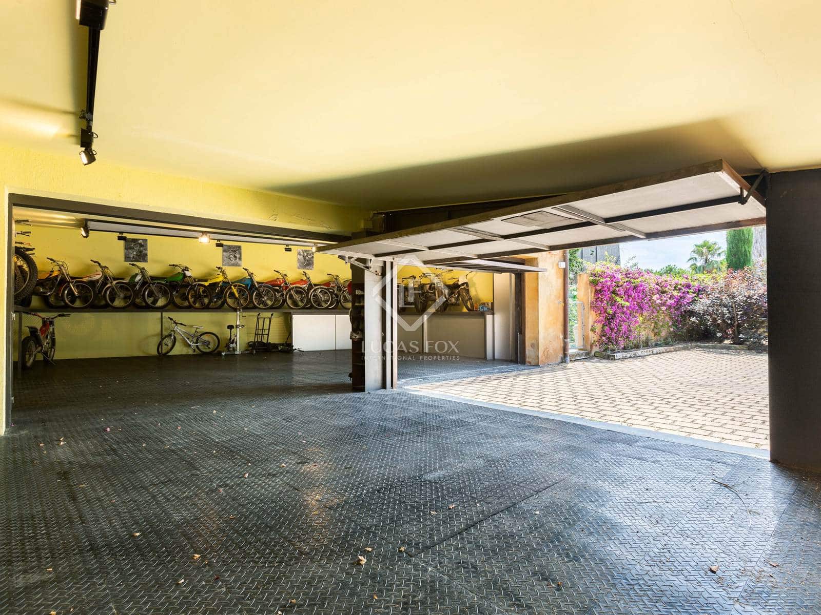 6 soverom Villa til salgs i Sant Vicenc de Montalt med svømmebasseng garasje - € 2 675 000 (Ref: 6988840)