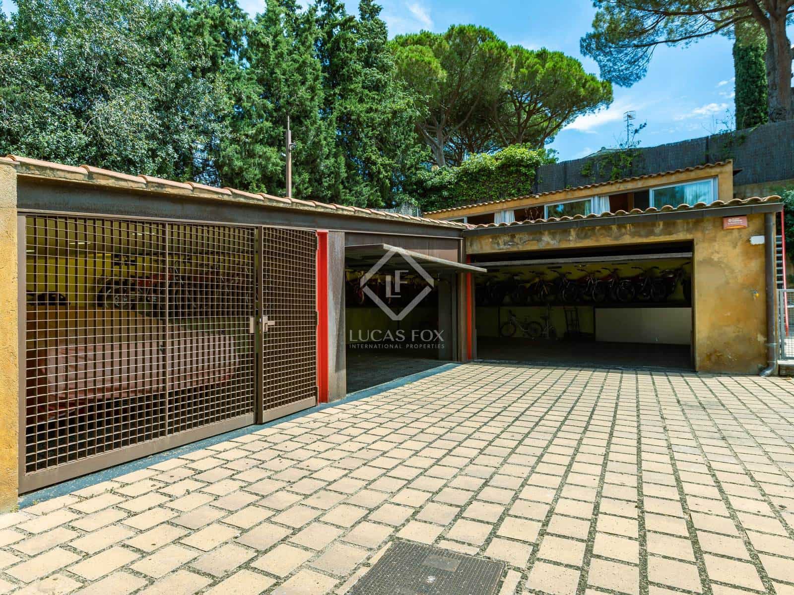 6 soverom Villa til salgs i Sant Vicenc de Montalt med svømmebasseng garasje - € 2 675 000 (Ref: 6988840)