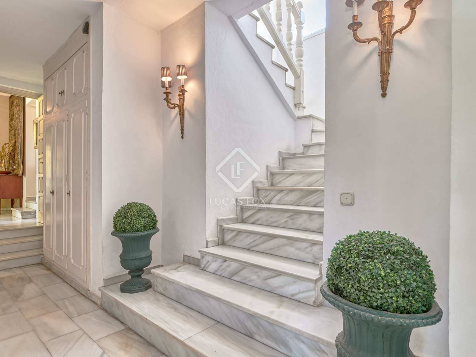 8 slaapkamer Villa te koop in Calahonda met zwembad garage - € 2.350.000 (Ref: 7004808)