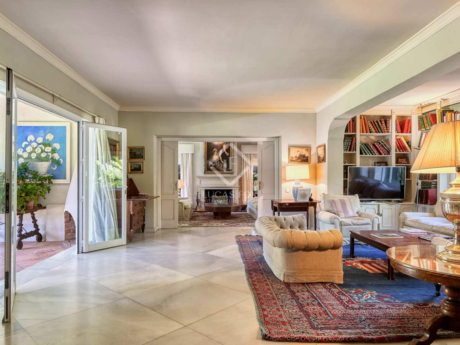 8 slaapkamer Villa te koop in Calahonda met zwembad garage - € 2.350.000 (Ref: 7004808)