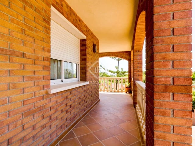 5 soverom Villa til salgs i Roda de Barà med svømmebasseng garasje - € 445 000 (Ref: 7032629)