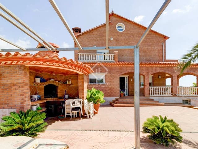 5 soverom Villa til salgs i Roda de Barà med svømmebasseng garasje - € 445 000 (Ref: 7032629)