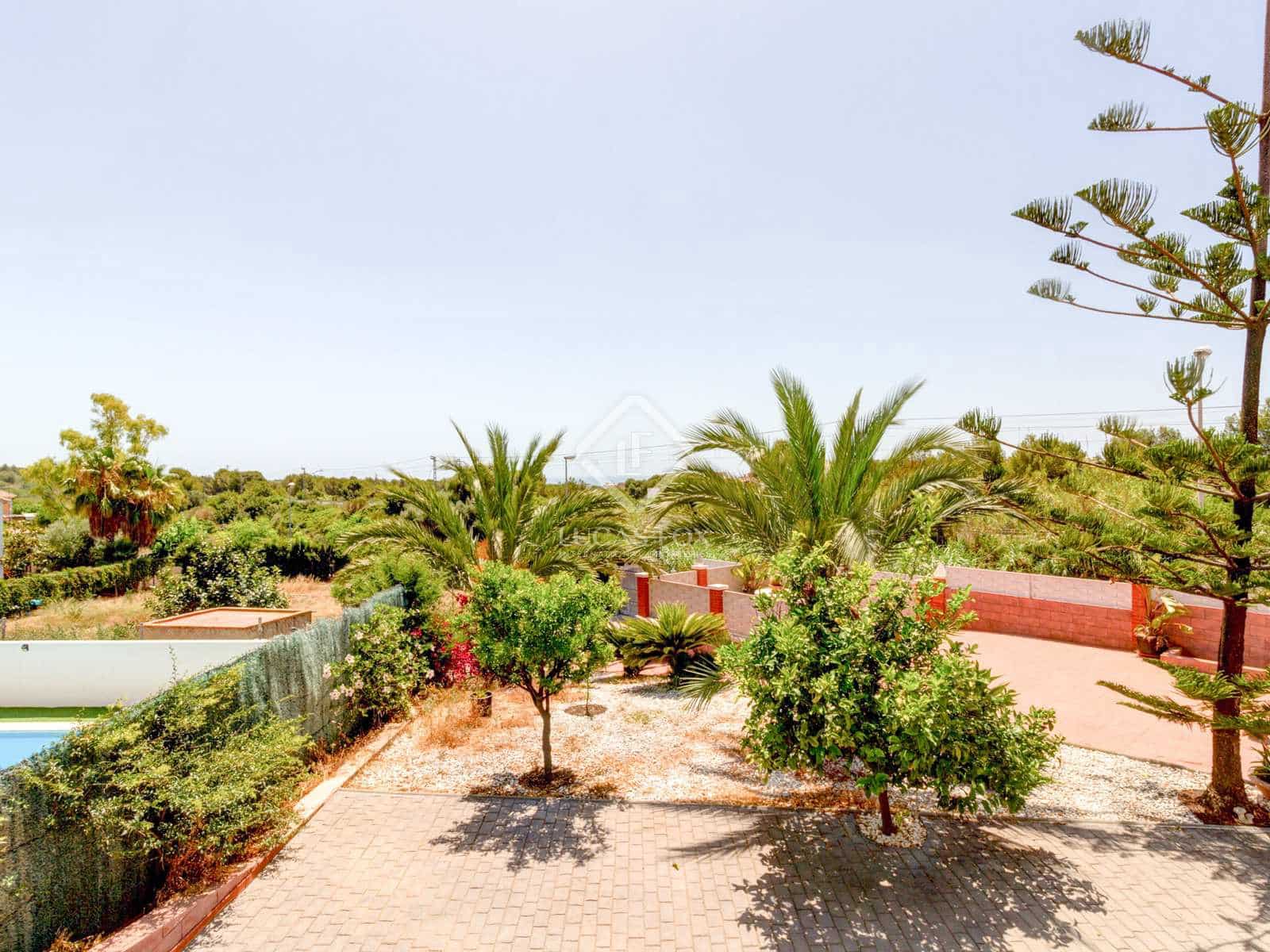 5 soveværelse Villa til salg i Roda de Bara med swimmingpool garage - € 445.000 (Ref: 7032629)